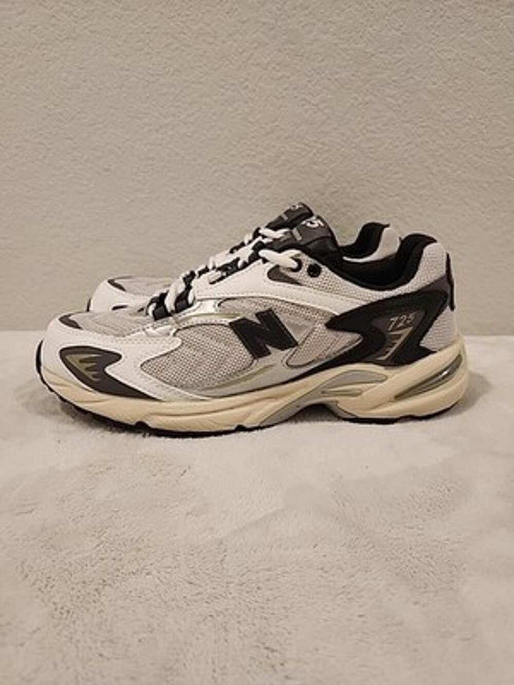 New Balance 725v1 Sneakers Men's 9.5D Gray Matter Black White Shoes